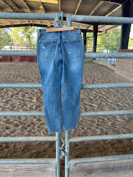 Judy Blue Hi-Rise Destroyed Lim fit Jeans